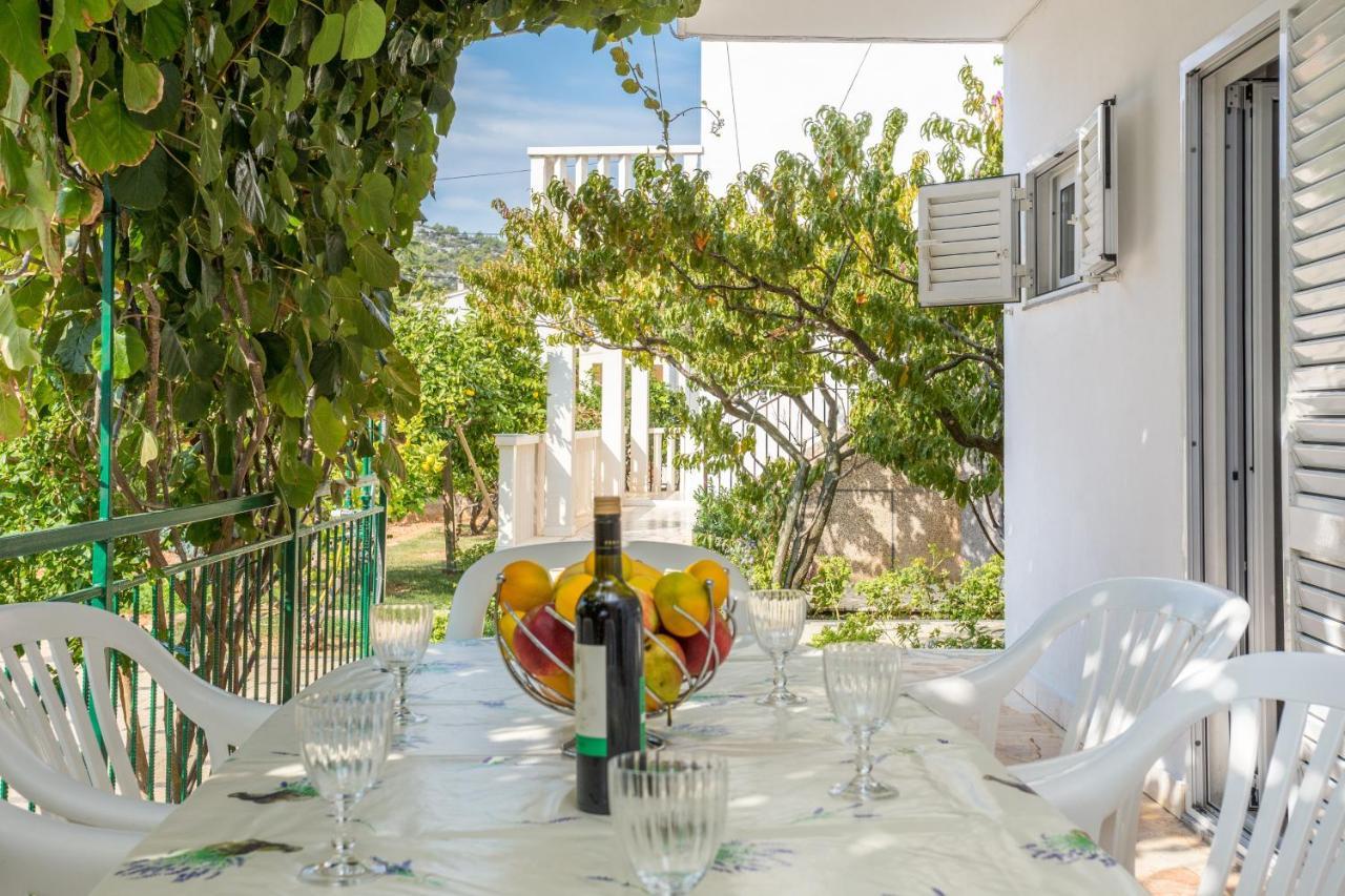 Seaside Holiday House Poljica, Trogir - 5161 Marina Exterior photo